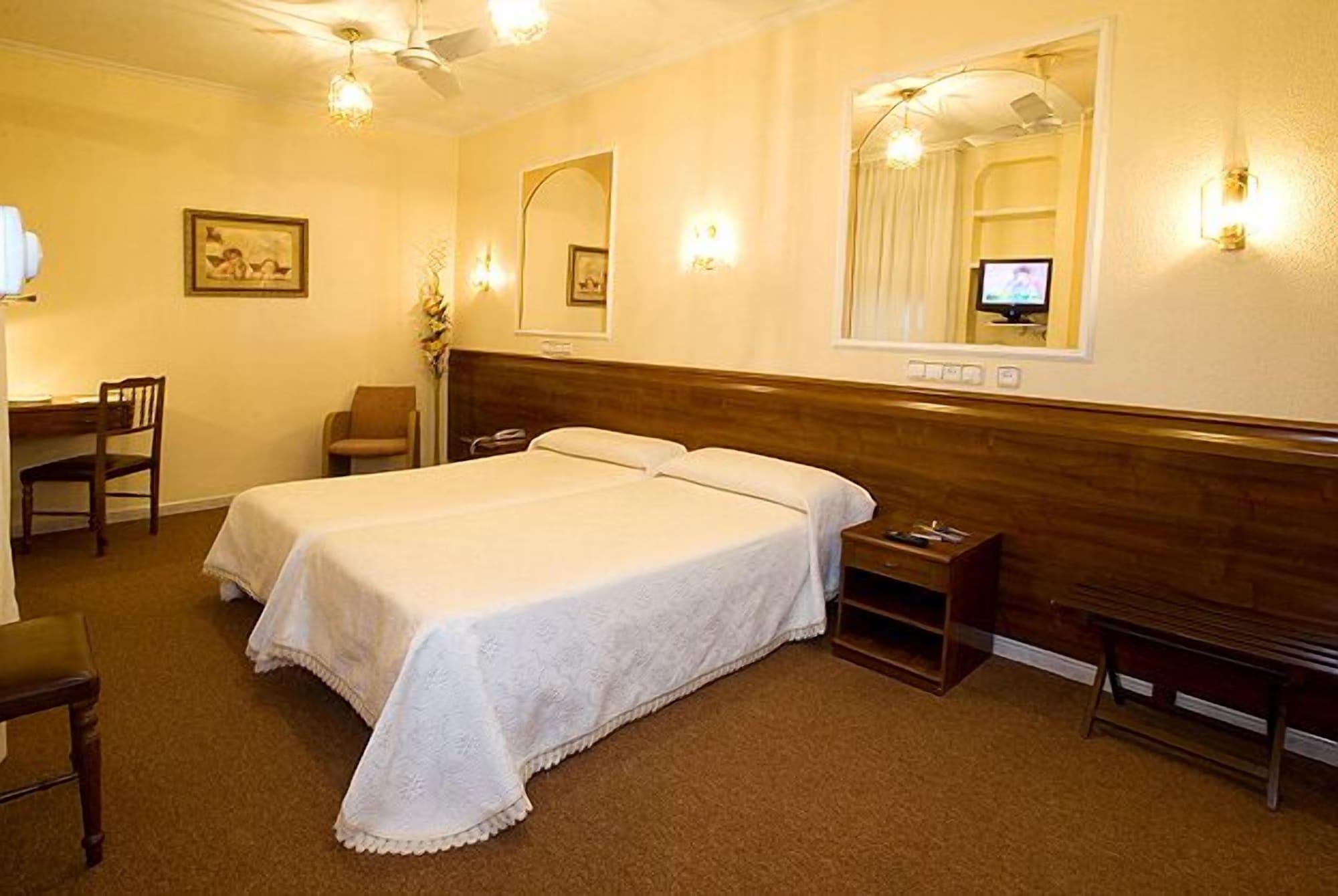 Hotel Castilla Gijón Eksteriør bilde
